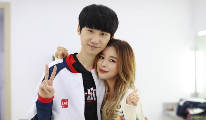 向那些通过 向那些通过